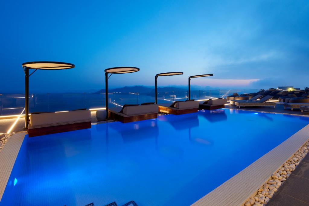 hotels with balcony in Oia Panagia