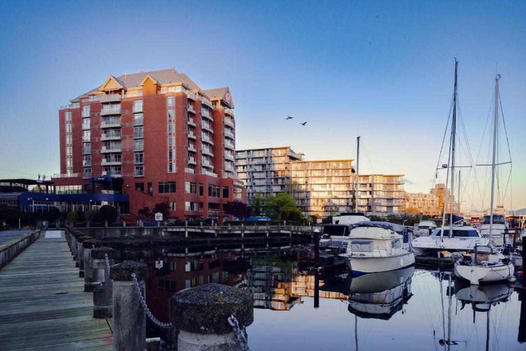 hotels with balcony in Victoria Canada Point Halloran Conservation Area