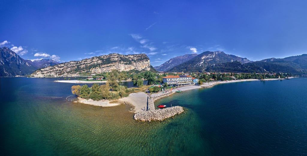 hotels with balcony in Torbole