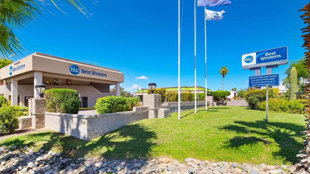 hotels with balcony in Tucson