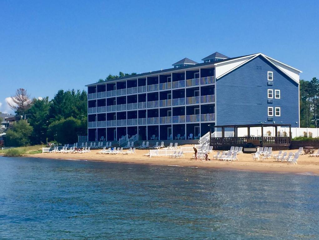 hotels with balcony in Traverse City