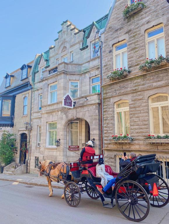 hotels with balcony in Quebec City