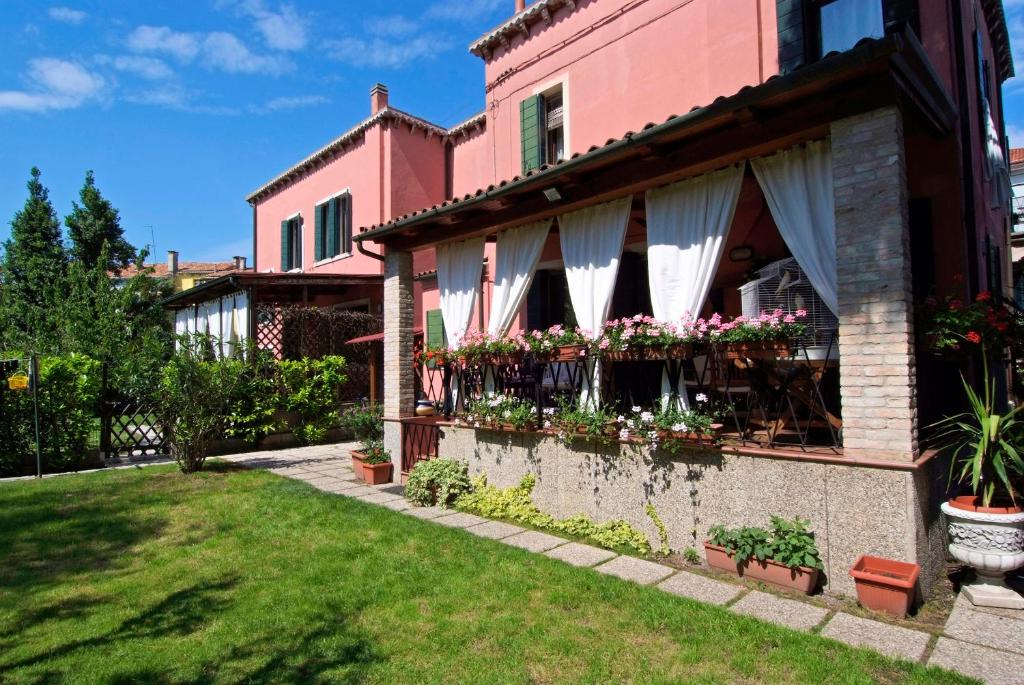 hotels with balcony in Venice Lido