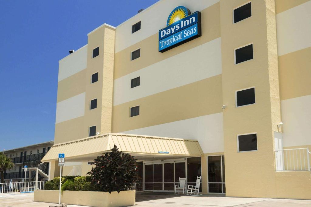 hotels with balcony in Daytona Beach