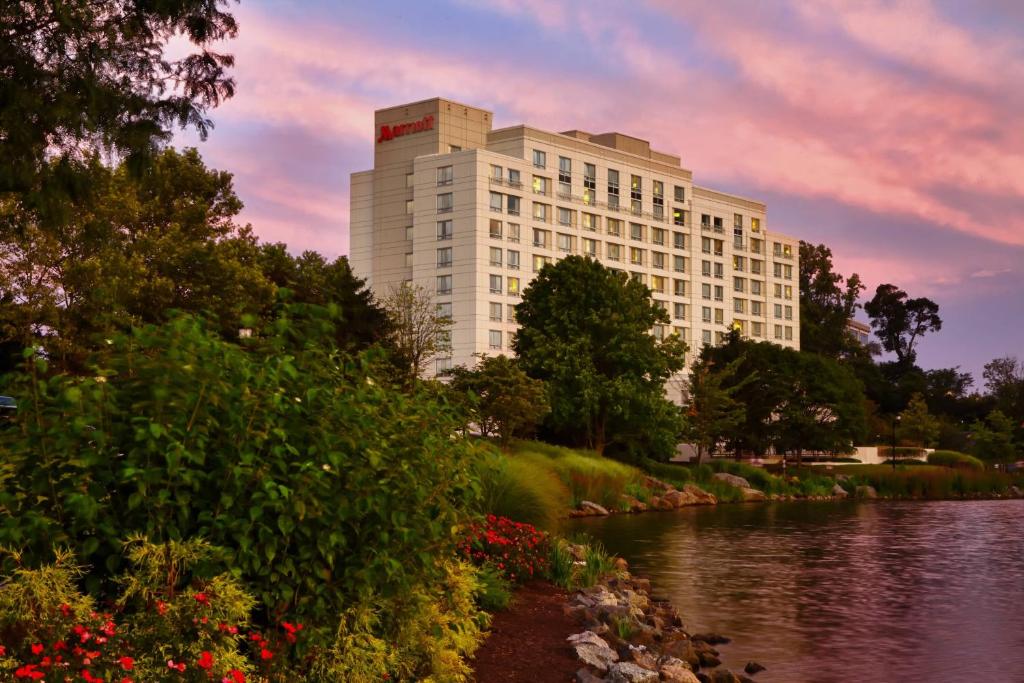 hotels with balcony in Bethesda