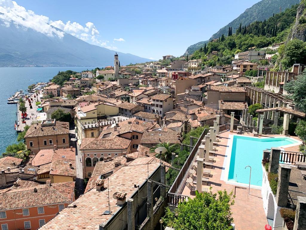 hotels with balcony in Limone Sul Garda