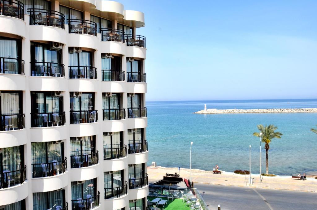 hotels with balcony in Kusadas