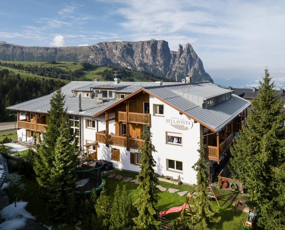 hotels with balcony in Alpe Di Siusi