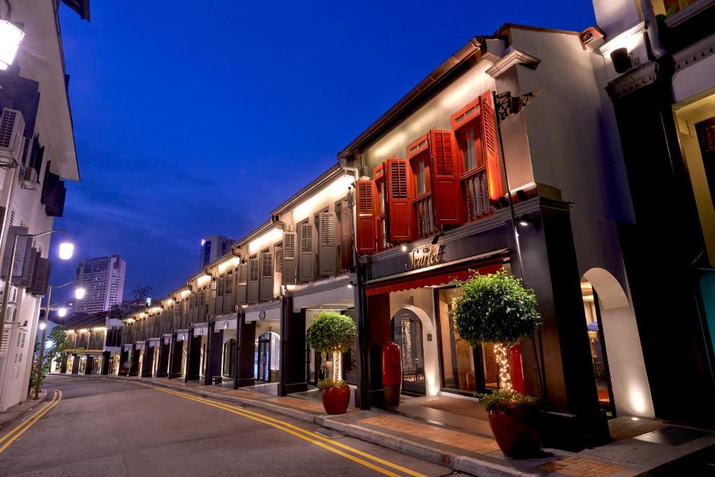 hotels with balcony in Singapore