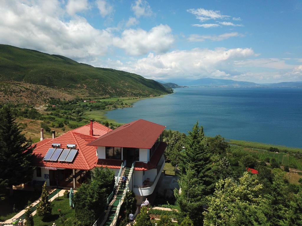 hotels with balcony in Pogradec