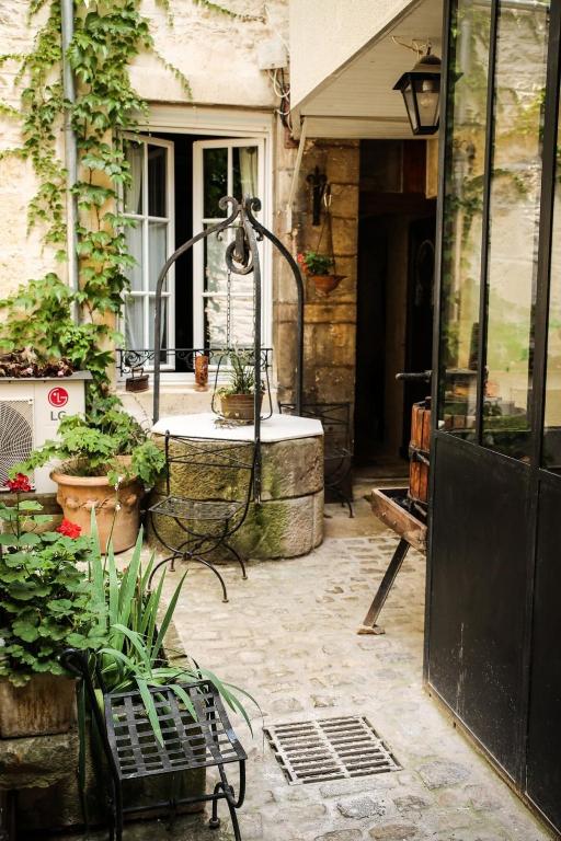 hotels with balcony in Dijon