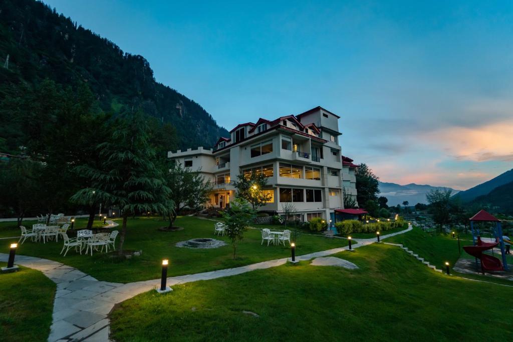 hotels with balcony in Manali