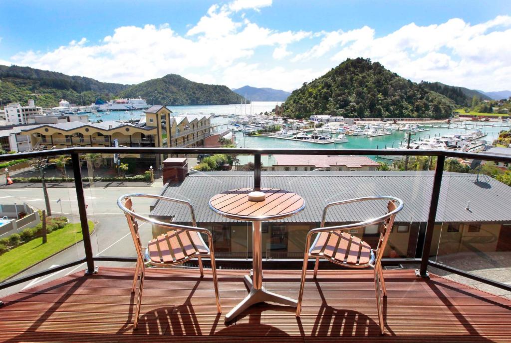 hotels with balcony in Picton New Zealand