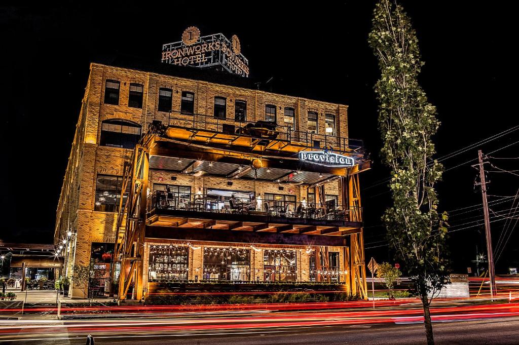 hotels with balcony in Indiana