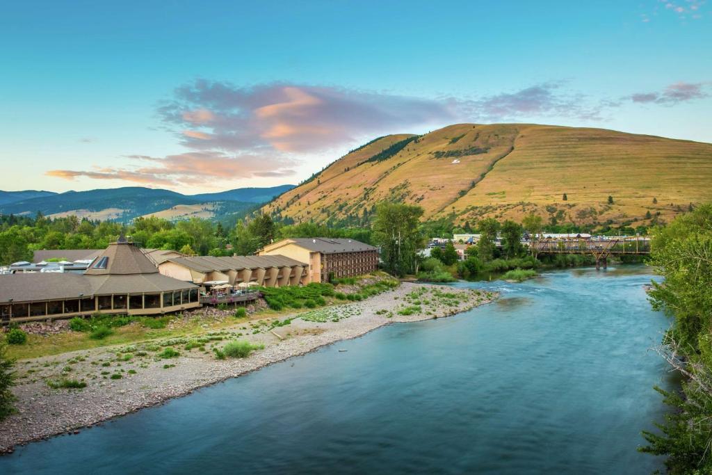 hotels with balcony in Montana United States