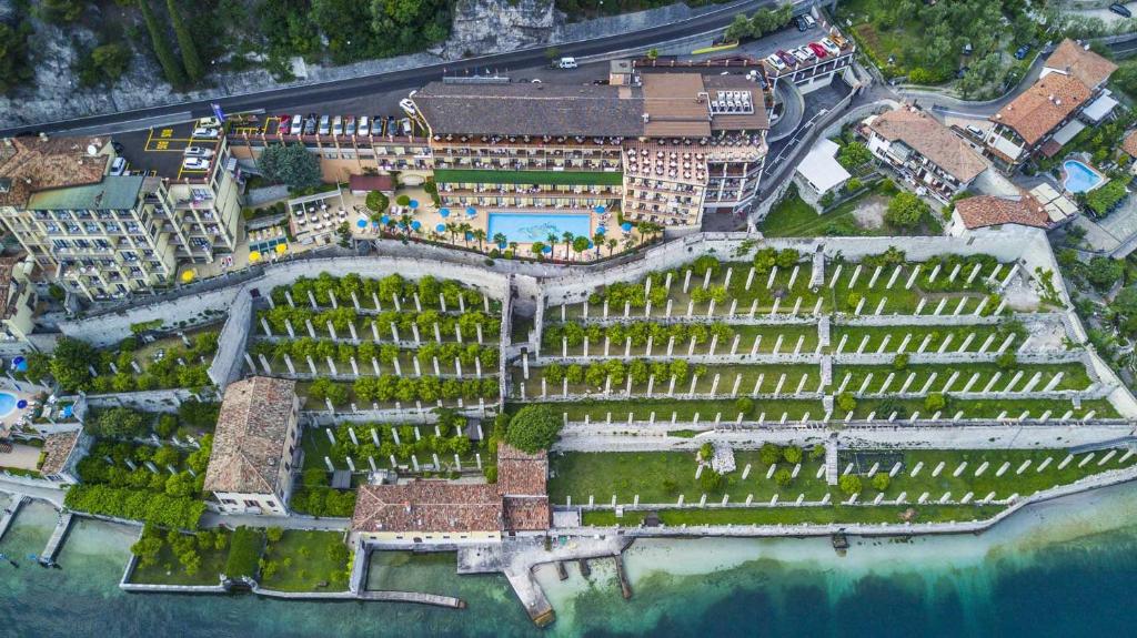 hotels with balcony in Limone Sul Garda