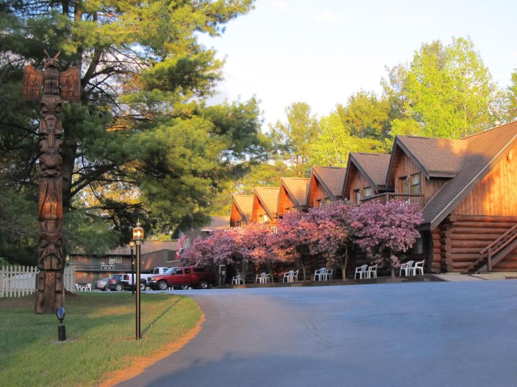 hotels with balcony in Woodsville