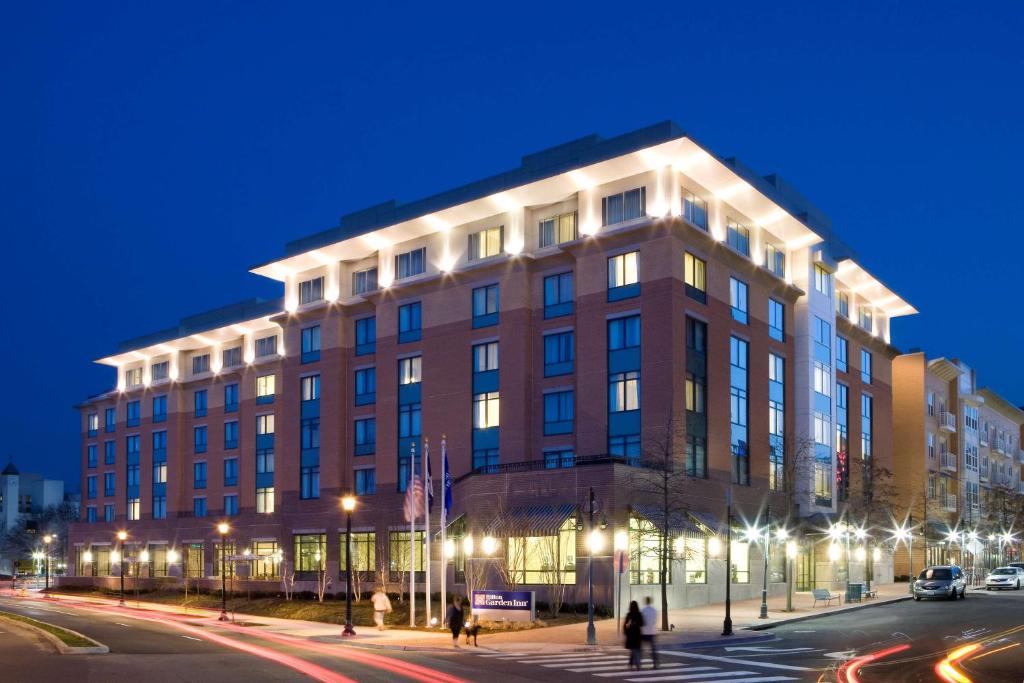 hotels with balcony in Arlington