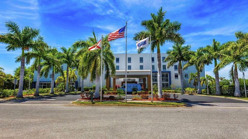 hotels with balcony in Sarasota