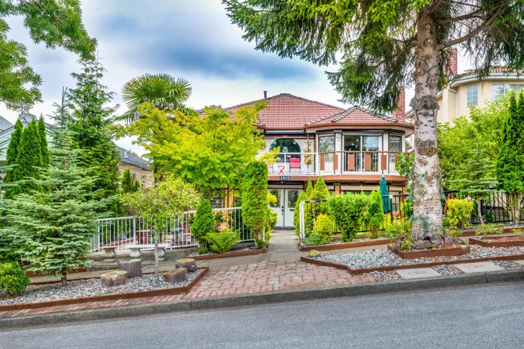 hotels with balcony in Vancouver