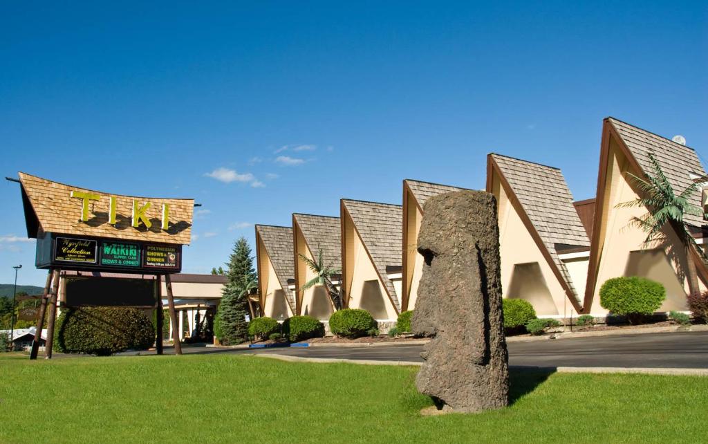 hotels with balcony in Lake George