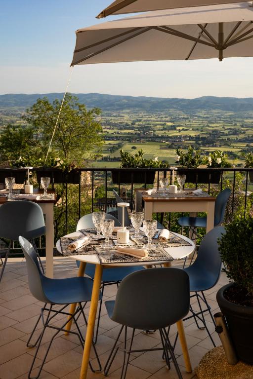 hotels with balcony in Assisi