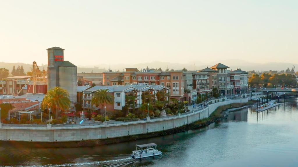 hotels with balcony in Napa