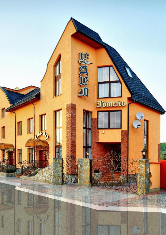 hotels with balcony in Skhidnitsa