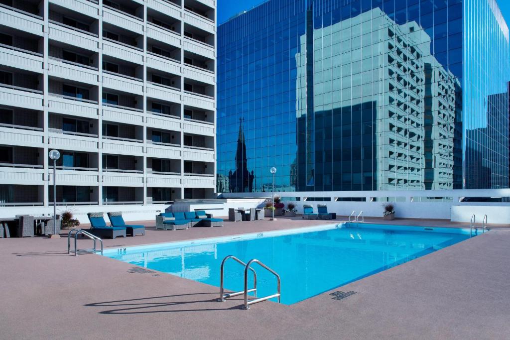 hotels with balcony in Winnipeg