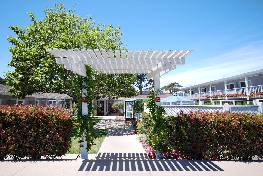 hotels with balcony in Monterey