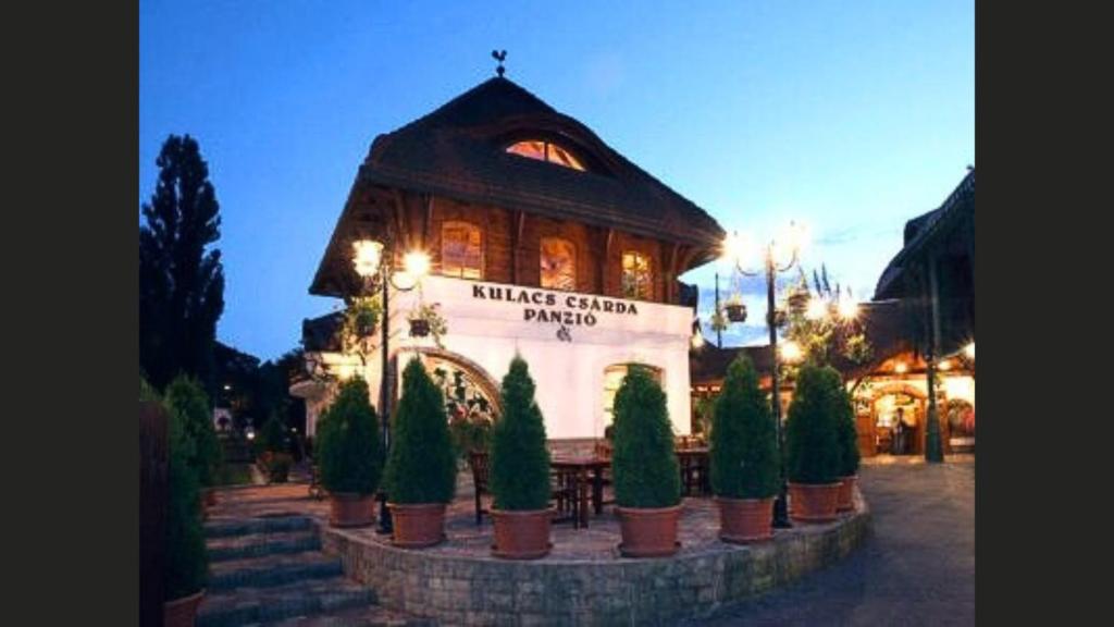 hotels with balcony in Eger