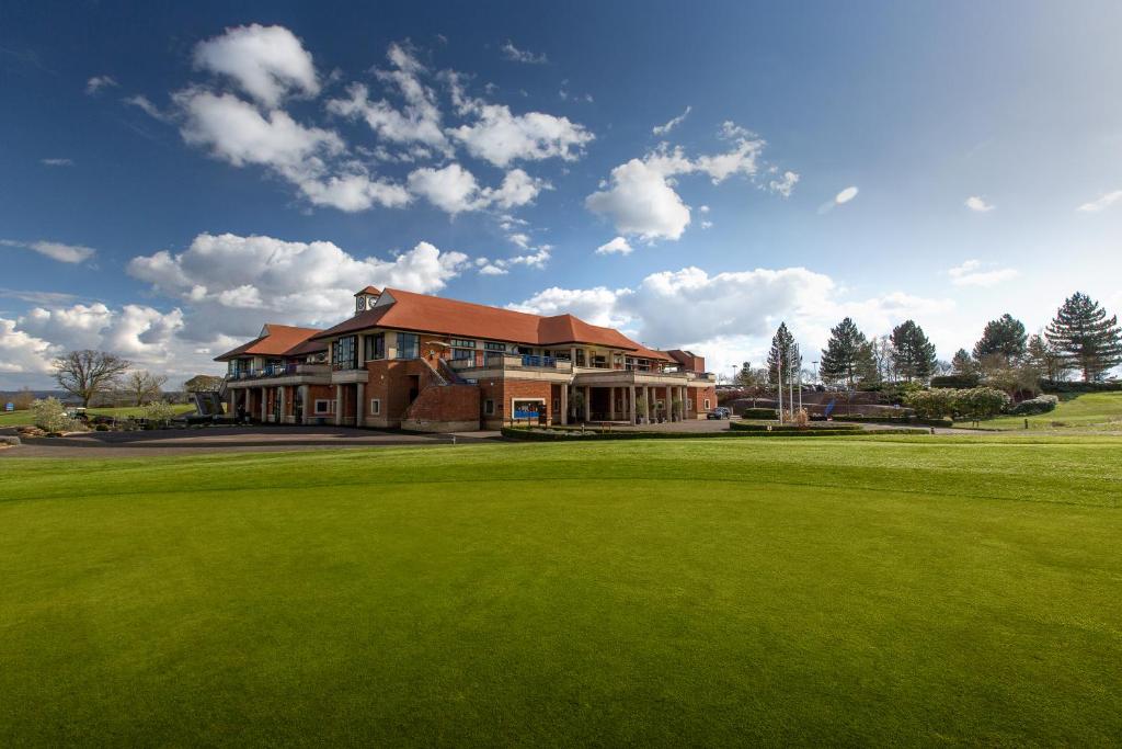 hotels with balcony in Oxfordshire