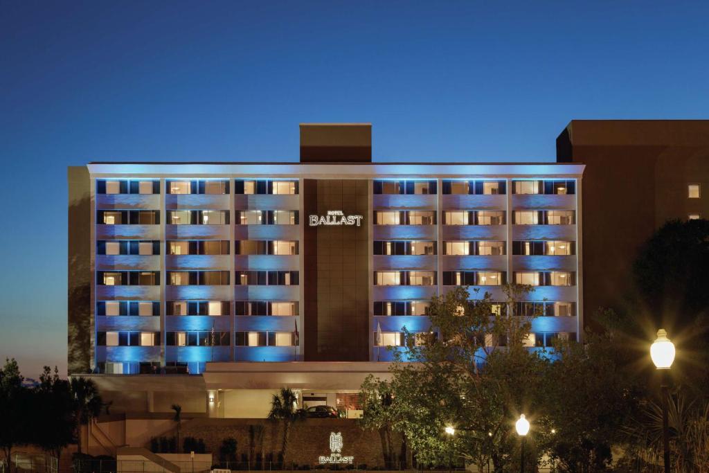 hotels with balcony in Wilmington