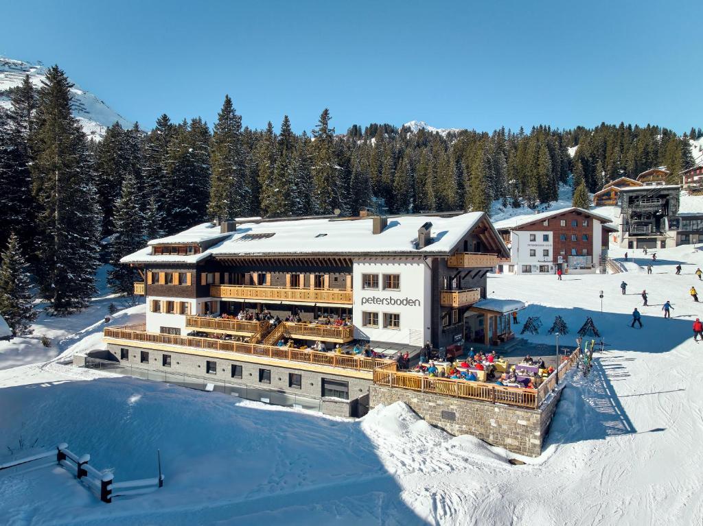 hotels with balcony in Lech