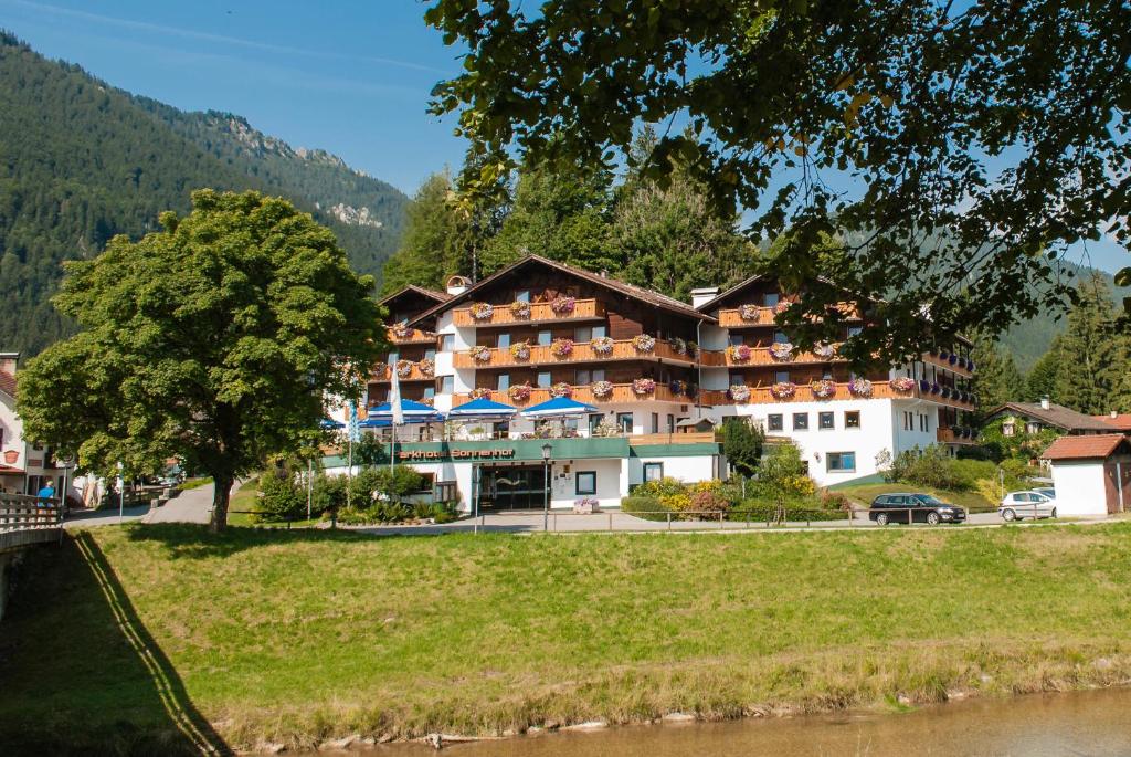 hotels with balcony in Oberammergau