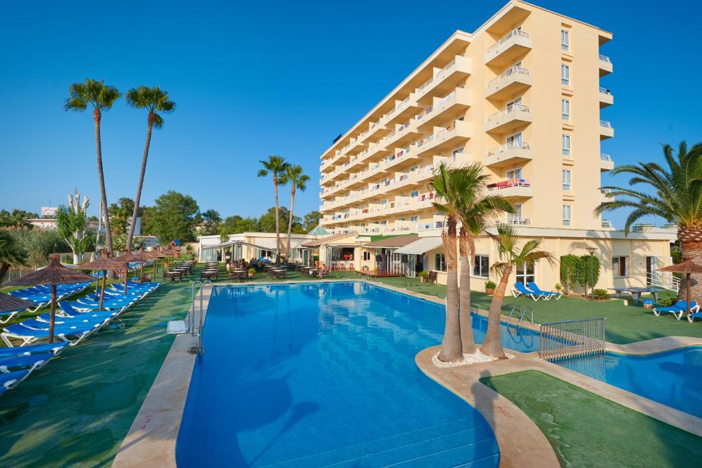 hotels with balcony in Playa De Muro