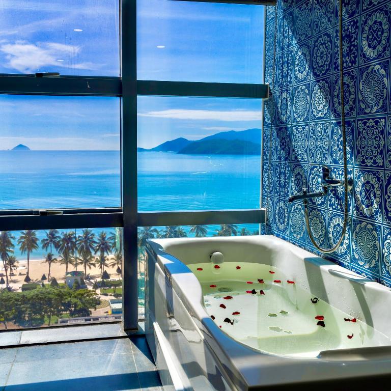 hotels with balcony in Nha Trang