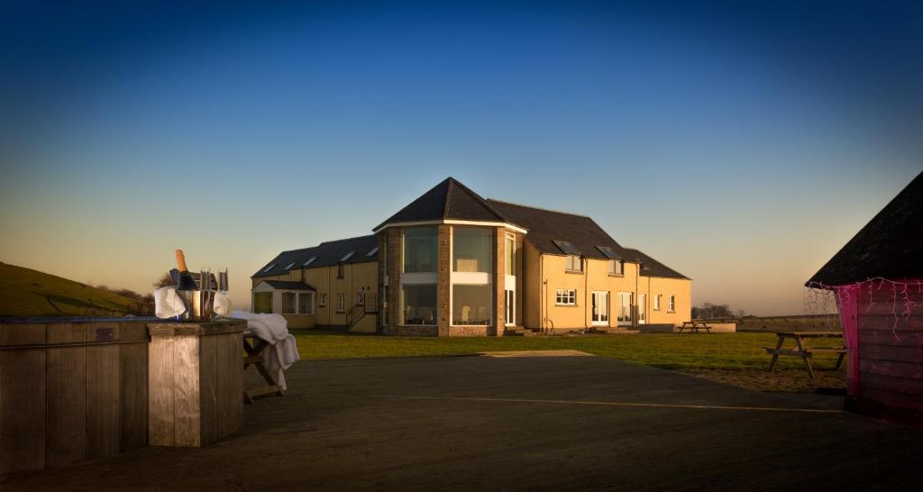 hotels with balcony in Lothian