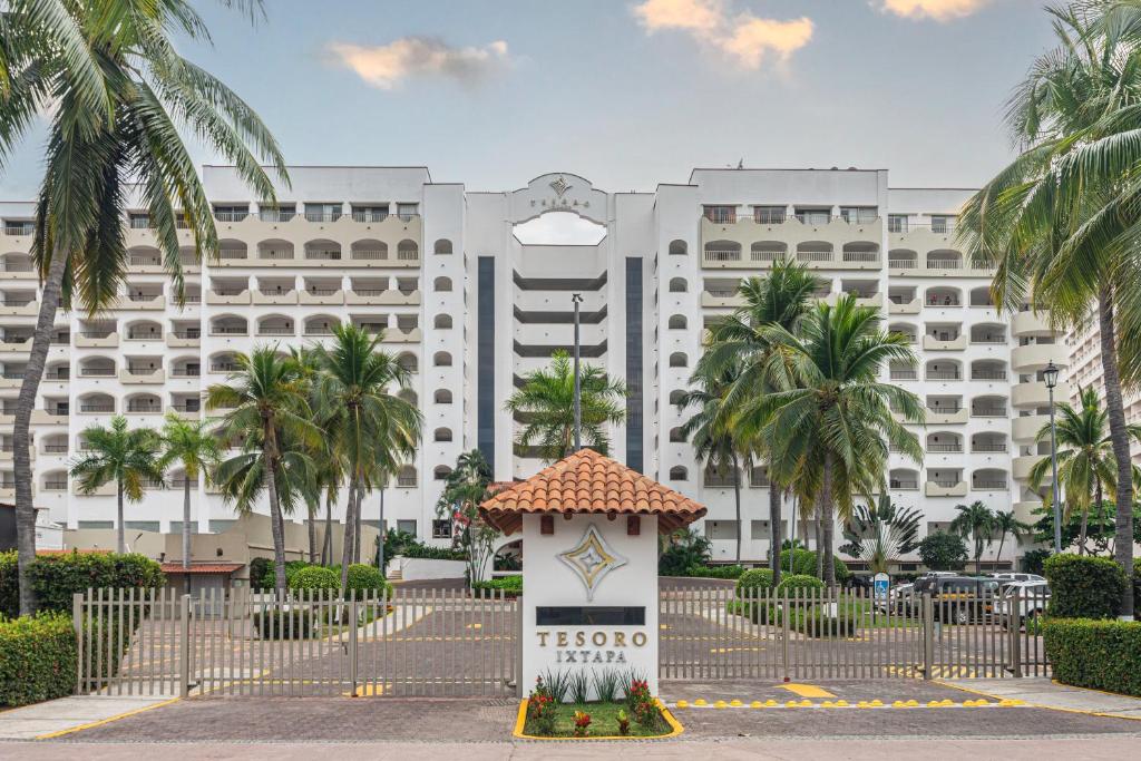 hotels with balcony in Ixtapa