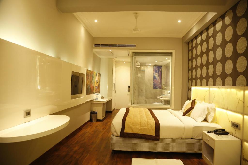 hotels with balcony in Agra India