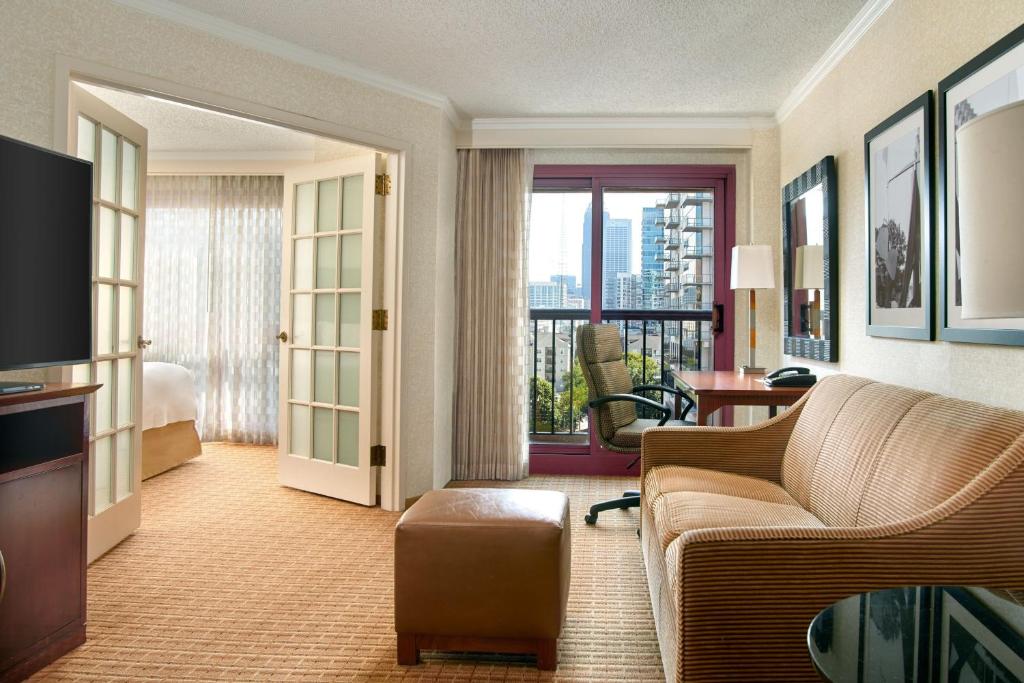 hotels with balcony in Atlanta