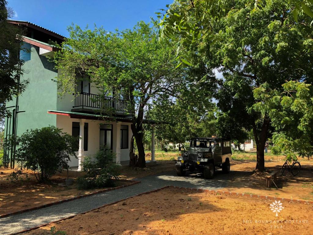 hotels with balcony in Kataragama