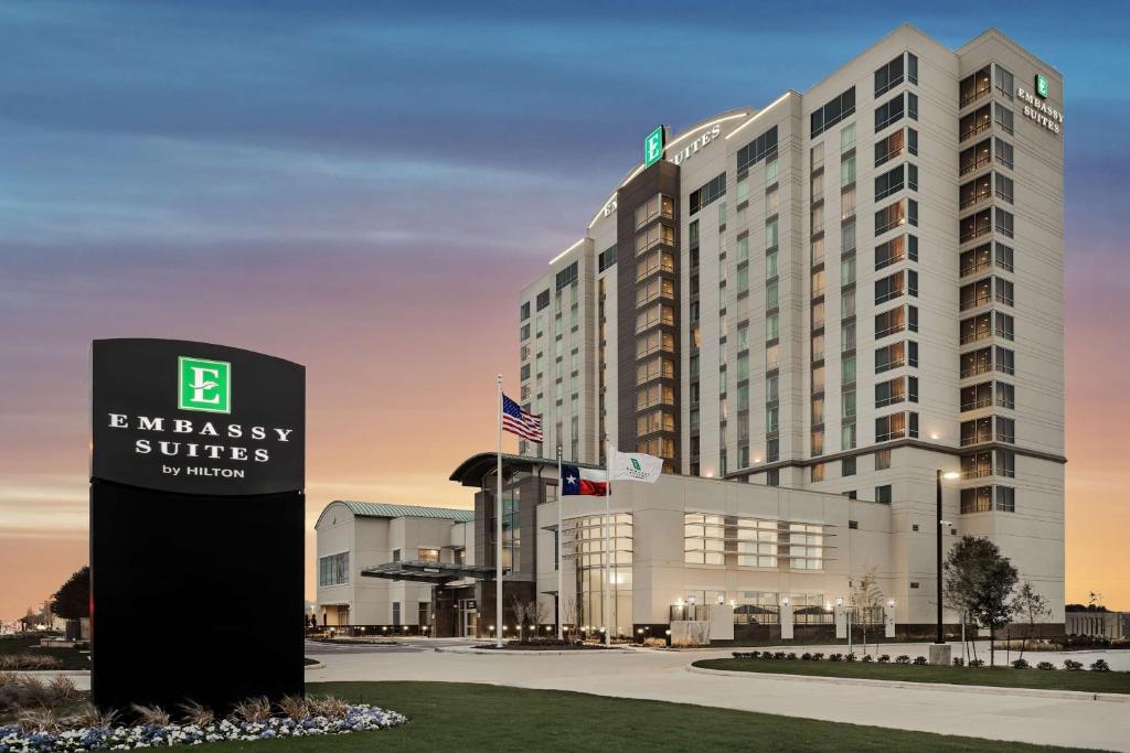 hotels with balcony in Houston