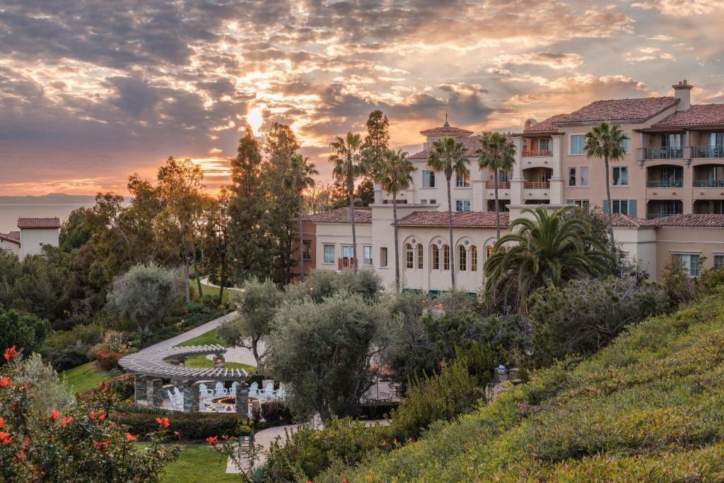 hotels with balcony in Newport Beach