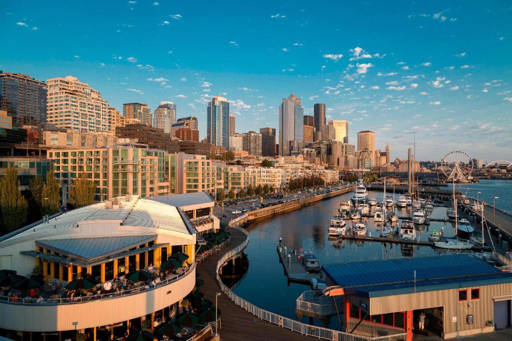 hotels with balcony in Seattle