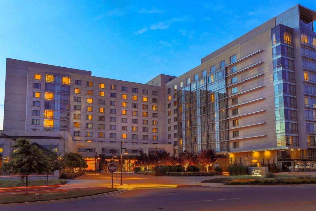 hotels with balcony in Bethesda