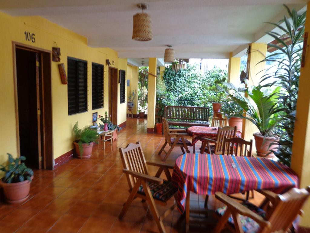 hotels with balcony in Panajachel