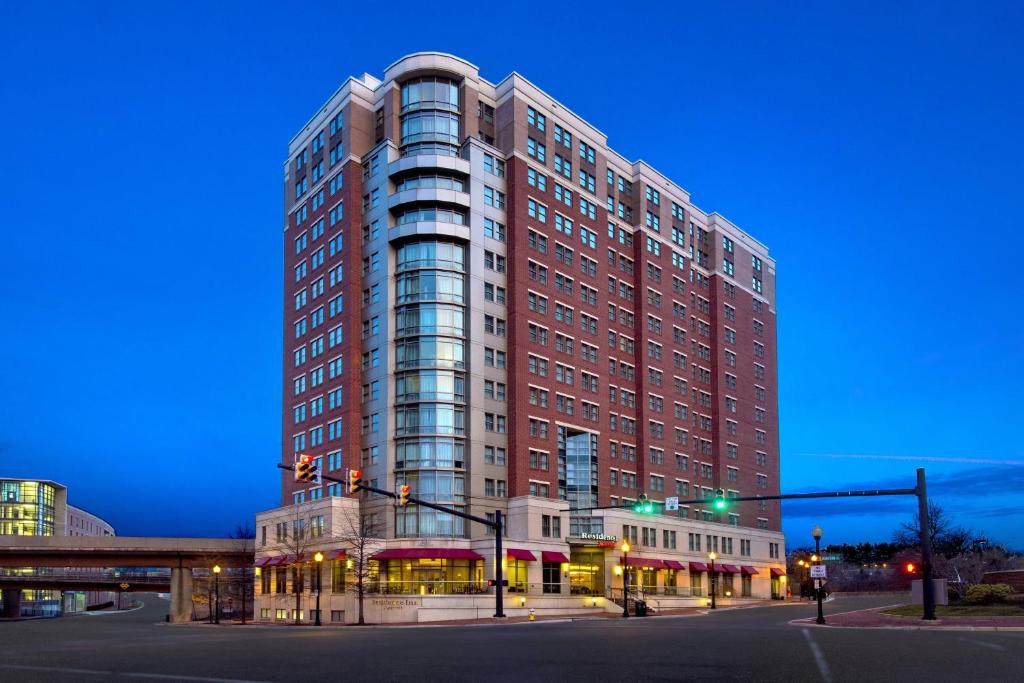 hotels with balcony in National Harbor