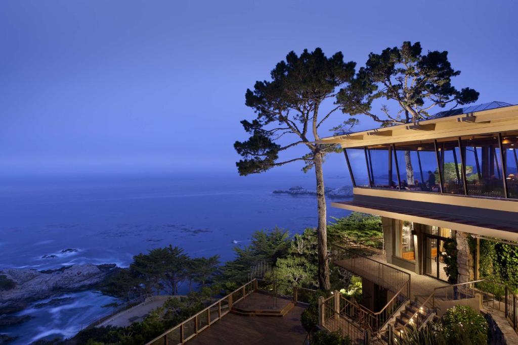 hotels with balcony in Monterey Wine Country