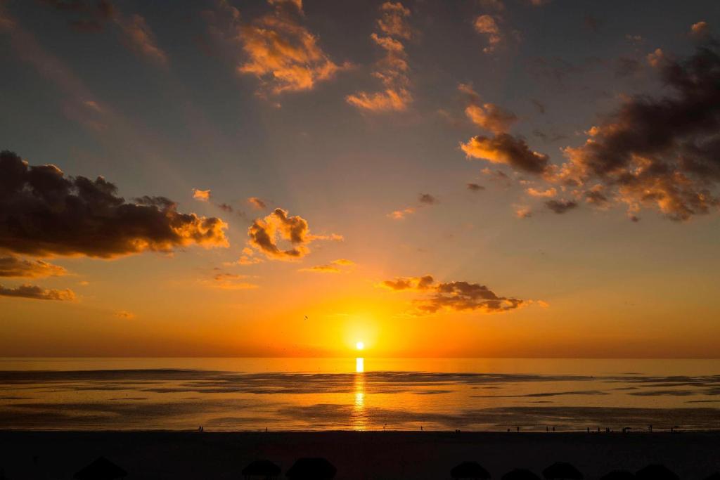 hotels with balcony in Marco Island